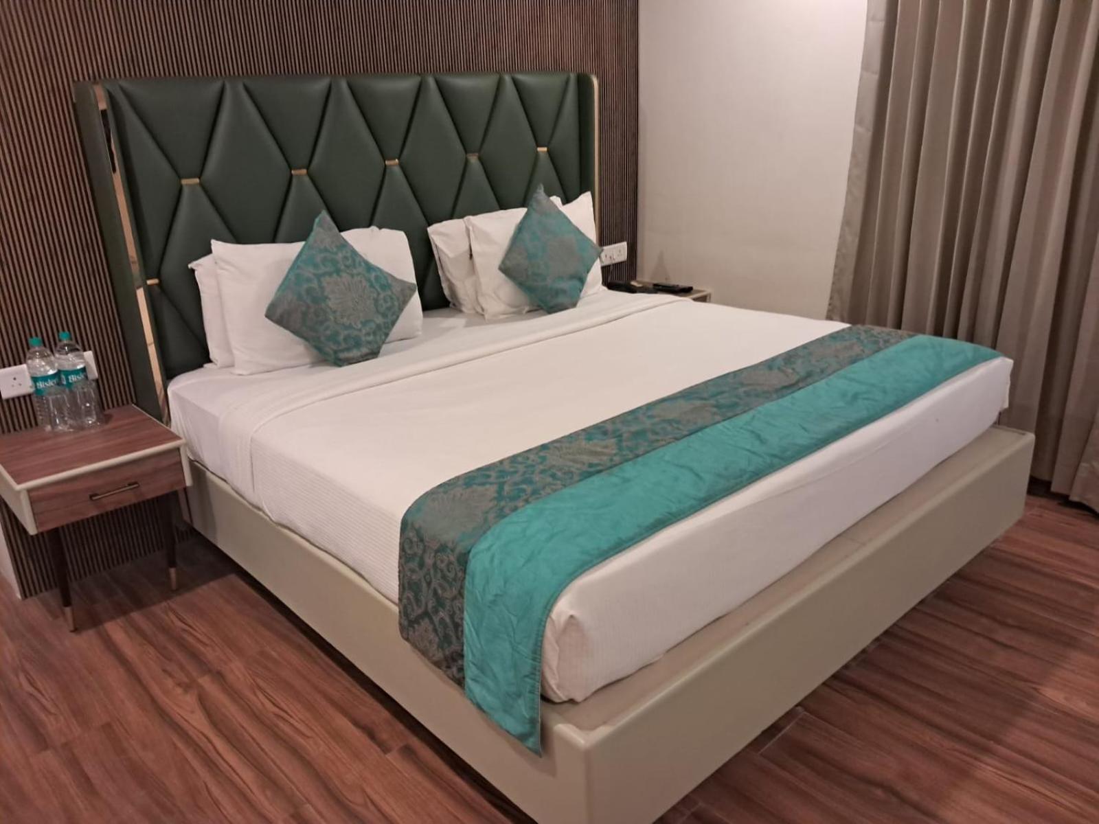 Hotel Grand Residence Ченай Екстериор снимка