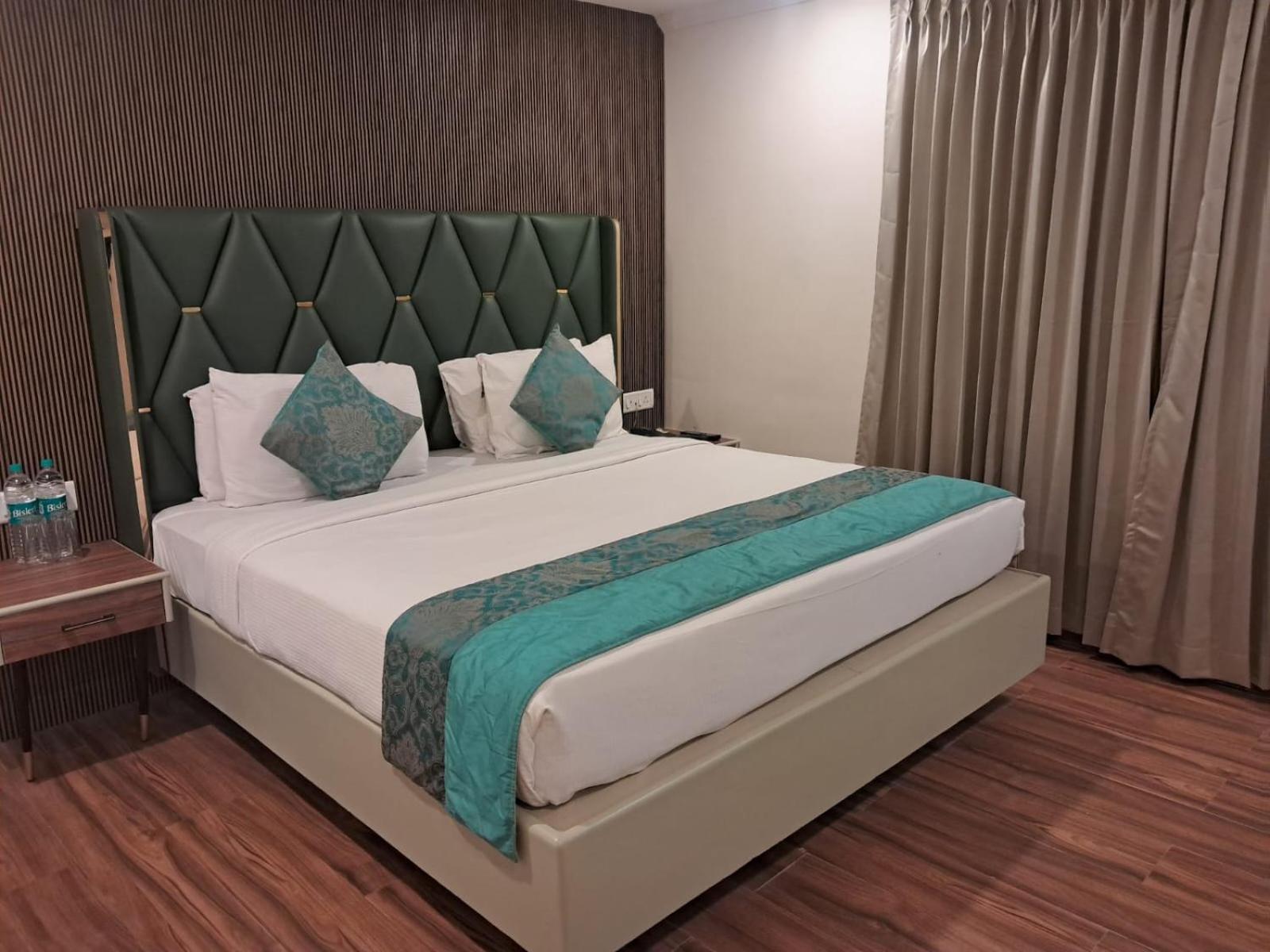 Hotel Grand Residence Ченай Екстериор снимка