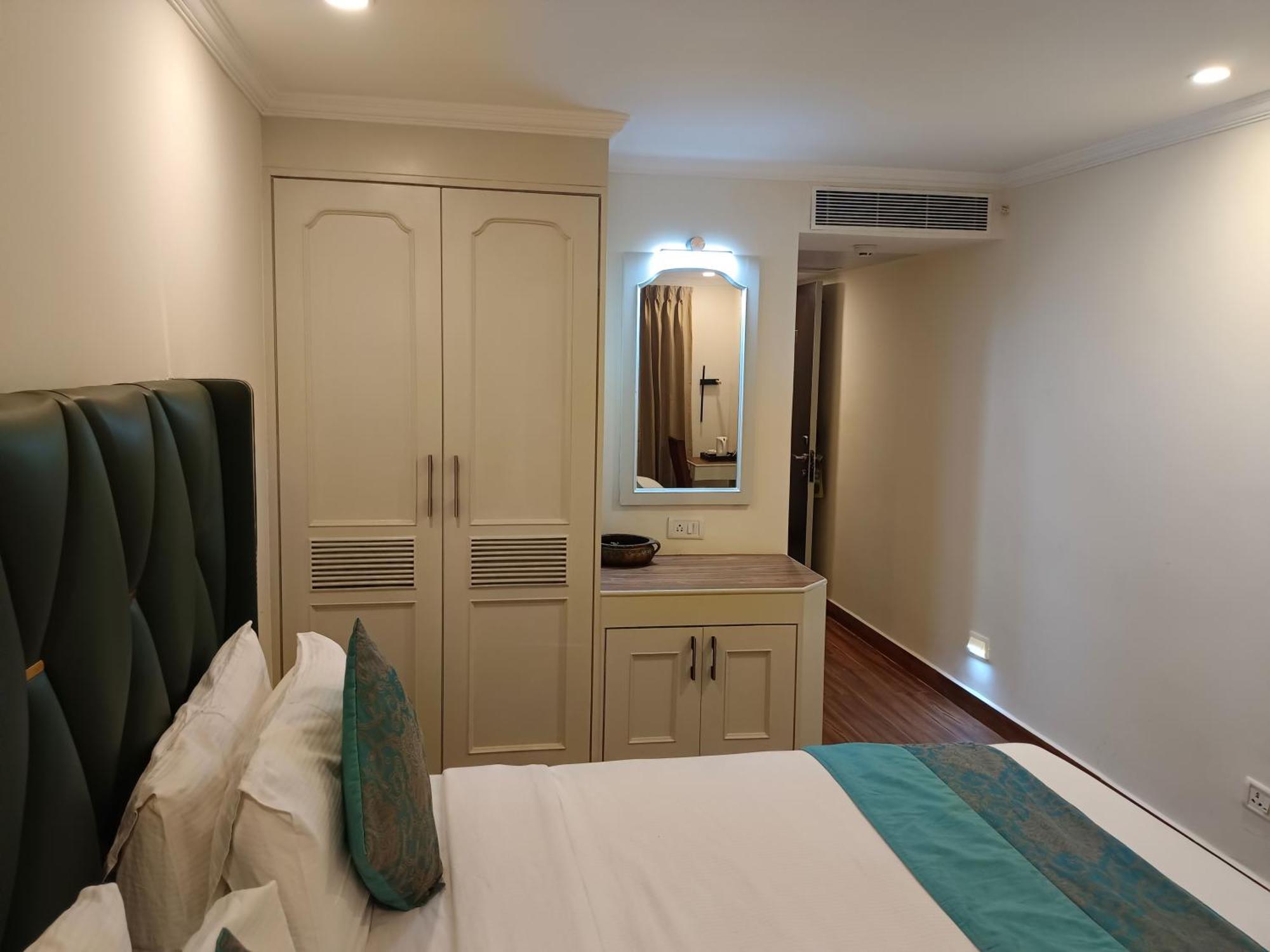 Hotel Grand Residence Ченай Екстериор снимка
