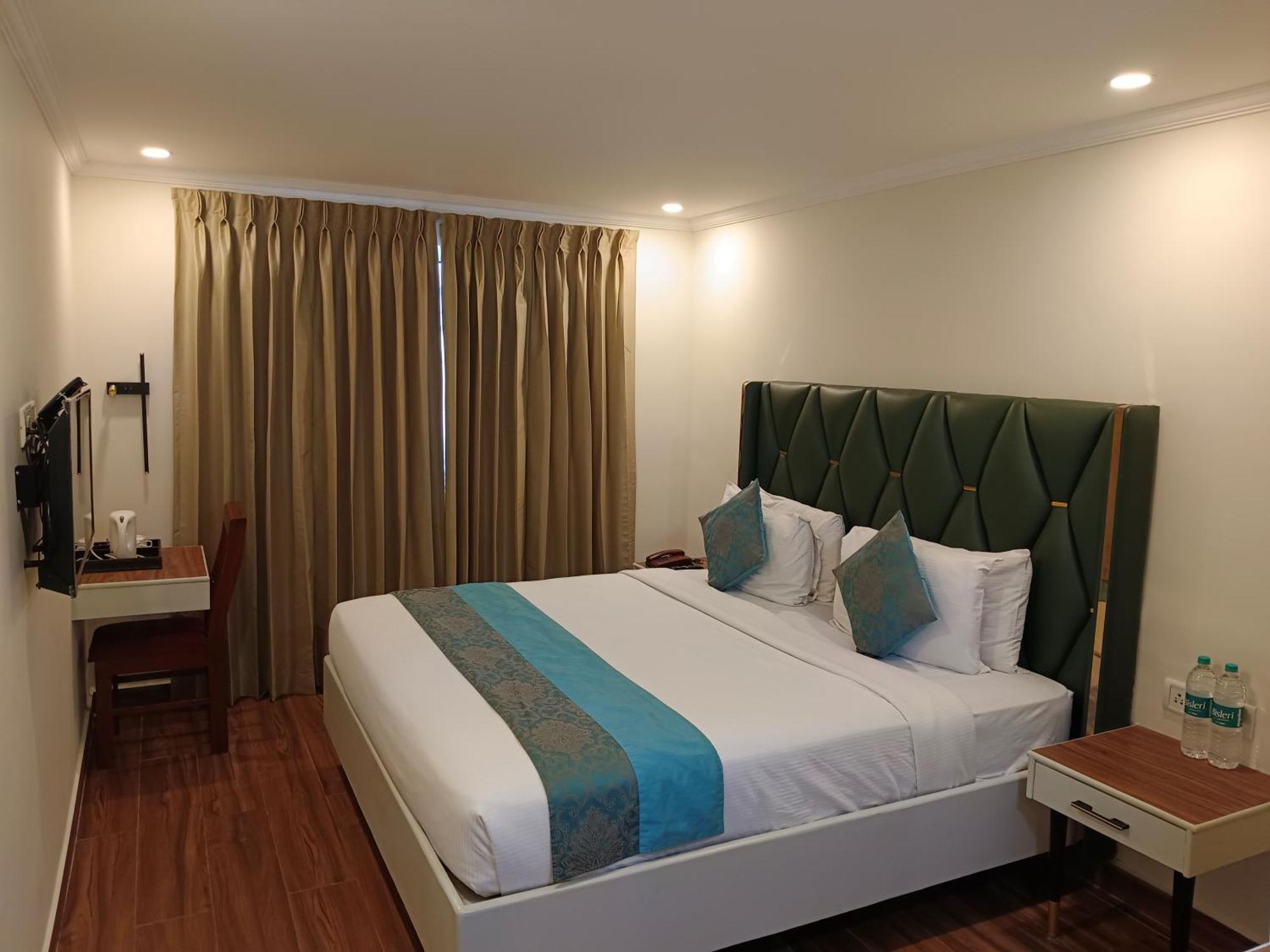 Hotel Grand Residence Ченай Екстериор снимка